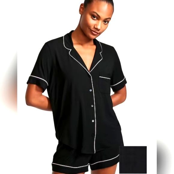 VICTORIA'S SECRET PAJAMA SET - Picture 1 of 2